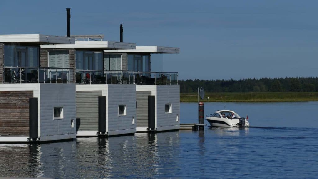 houseboat-dom-na-wodzie
