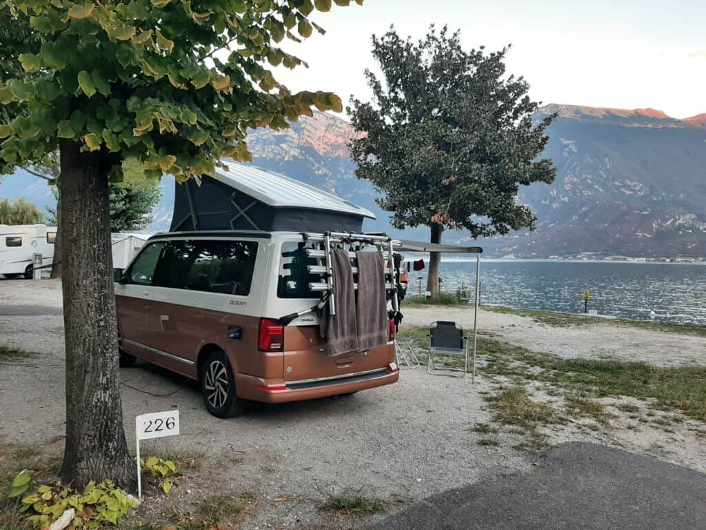 Miejsca przy samym jeziorze - Camping Park Garda 